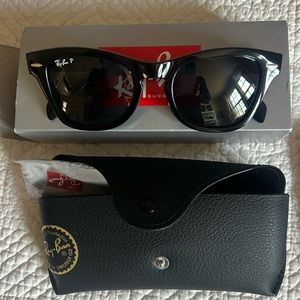 New /Never worn Ray Ban polarized black classic frame